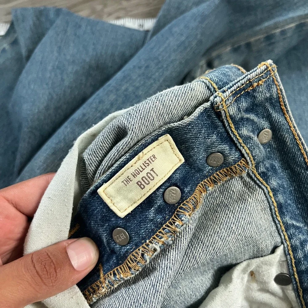 Hollister The Hollister Boot Jeans Mens 32x30 Medium Wash Button Fly Denim